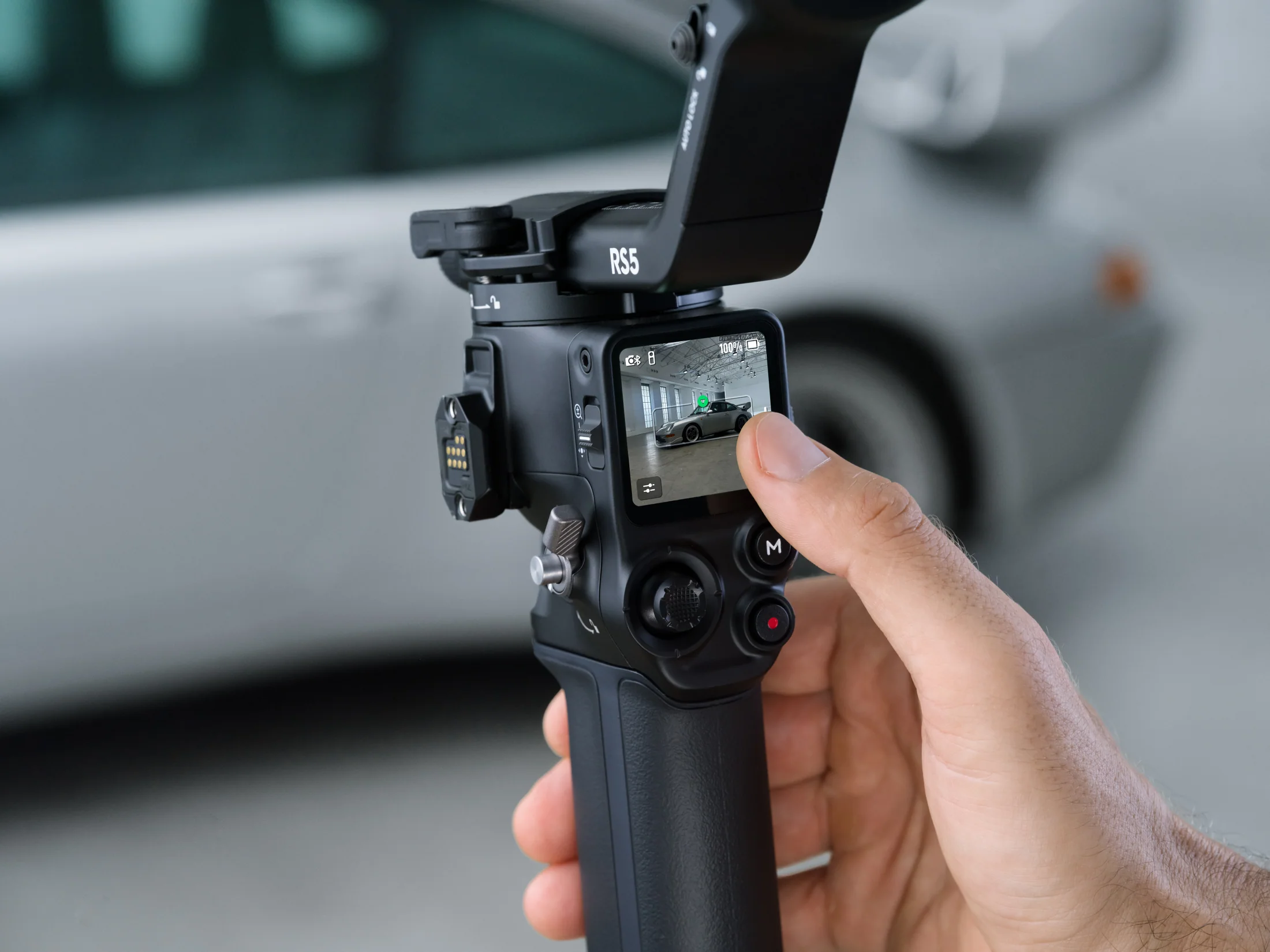 DJI RS 5 touchscreen selecting a vehicle to track