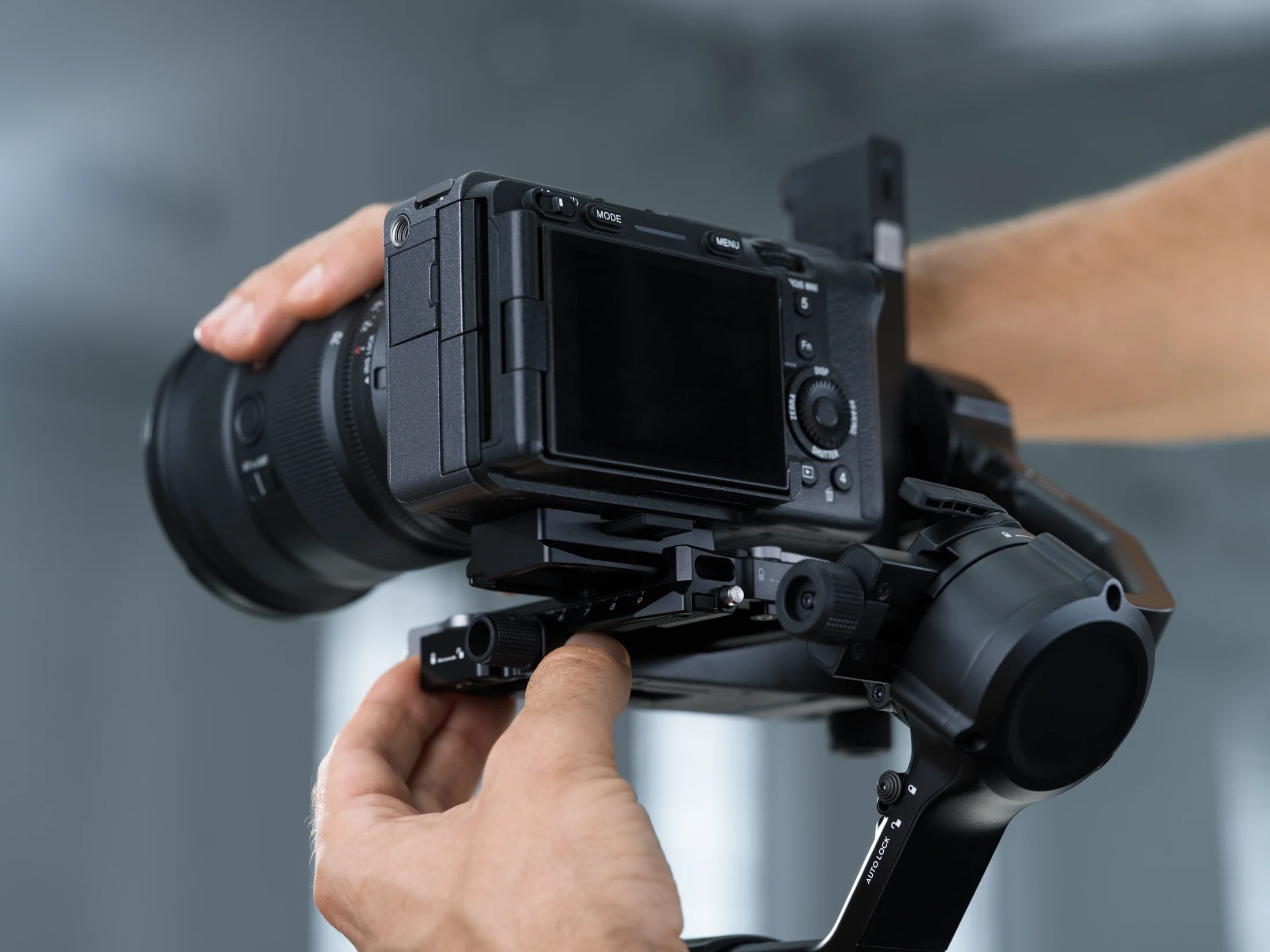 Dual-layer quick-release plates on DJI RS 5
